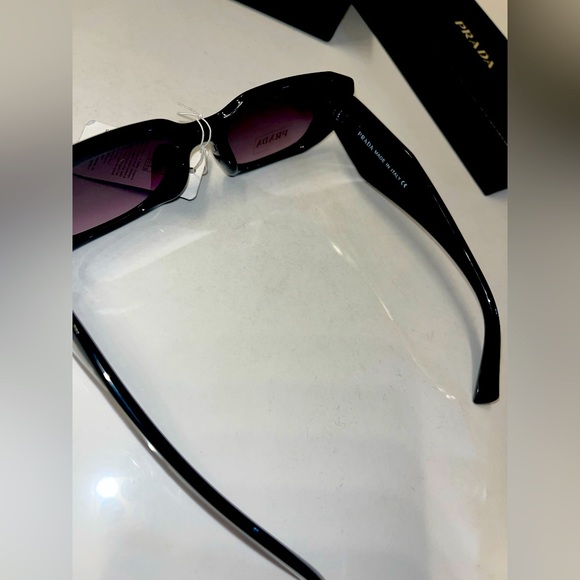 Prada sunglasses - Picture 2 of 3